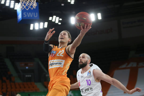 的内线三巨 的内线三巨